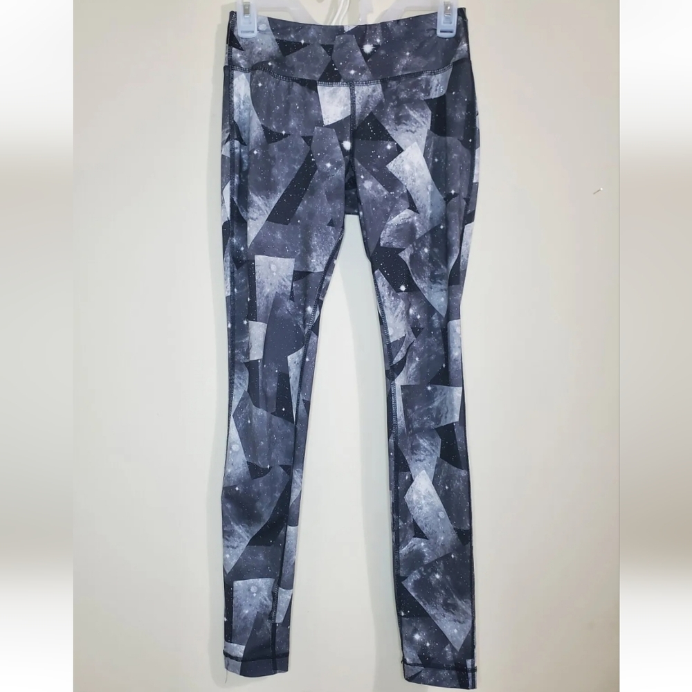 Danskin Now Fitted Leggings XS Grey Black Geometric Space Pattern